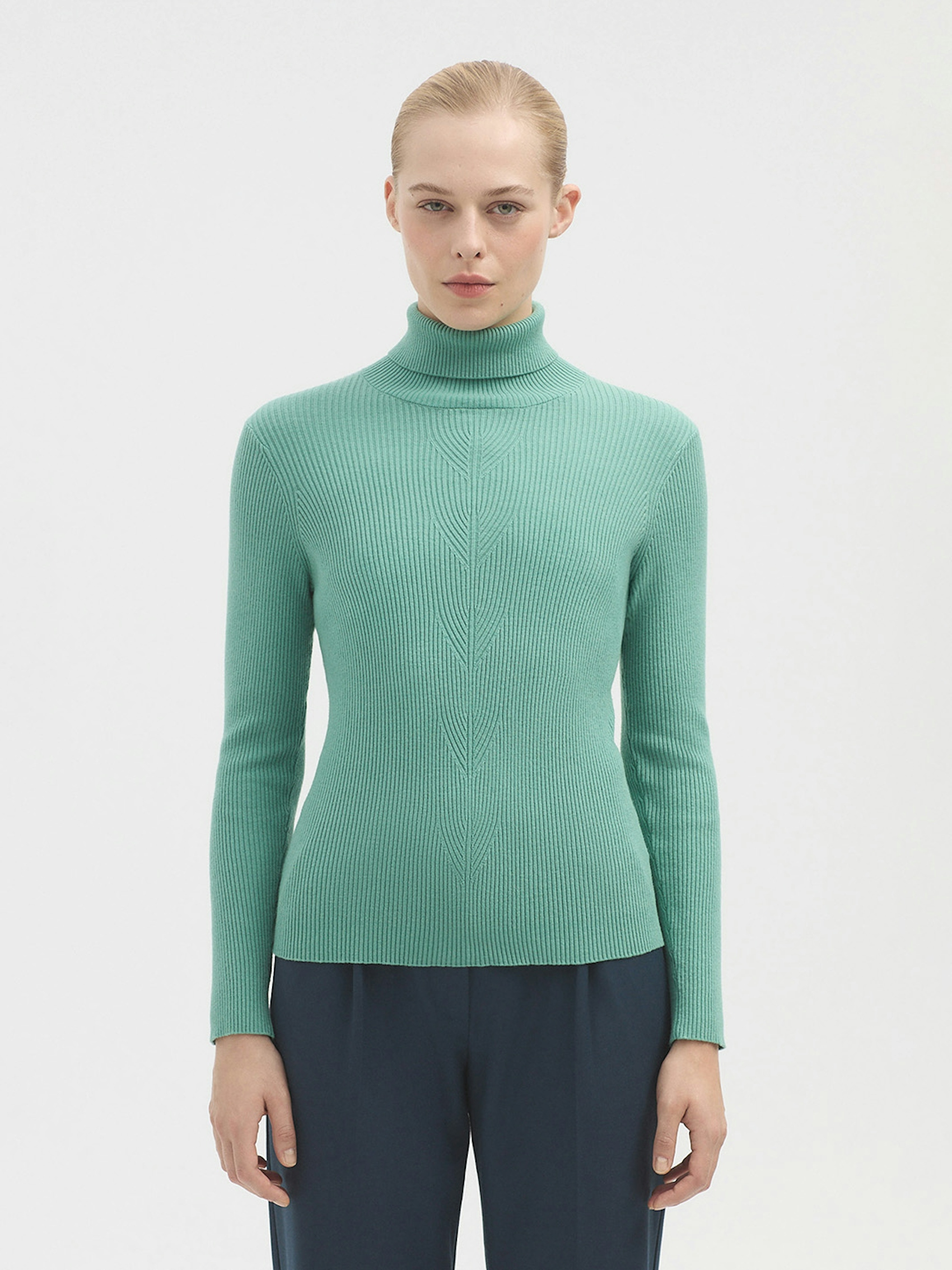 Basic roll neck jumper