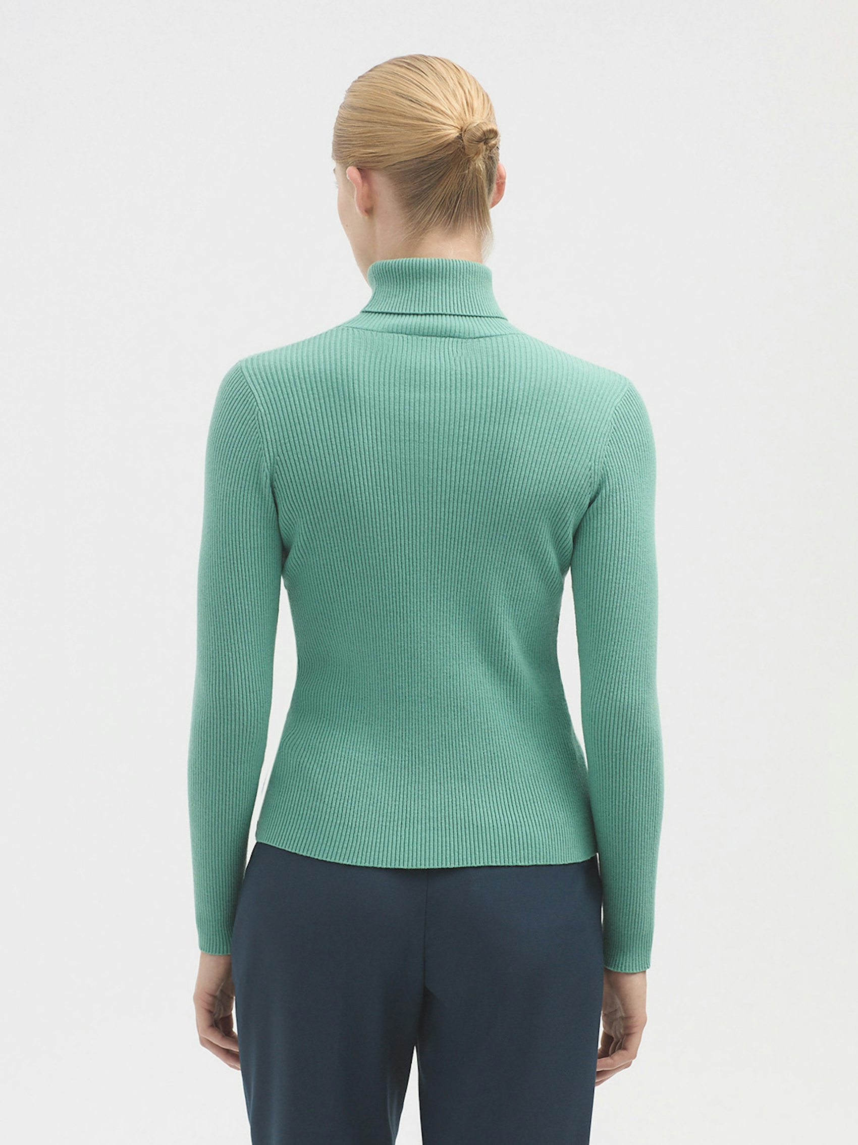 Basic roll neck jumper