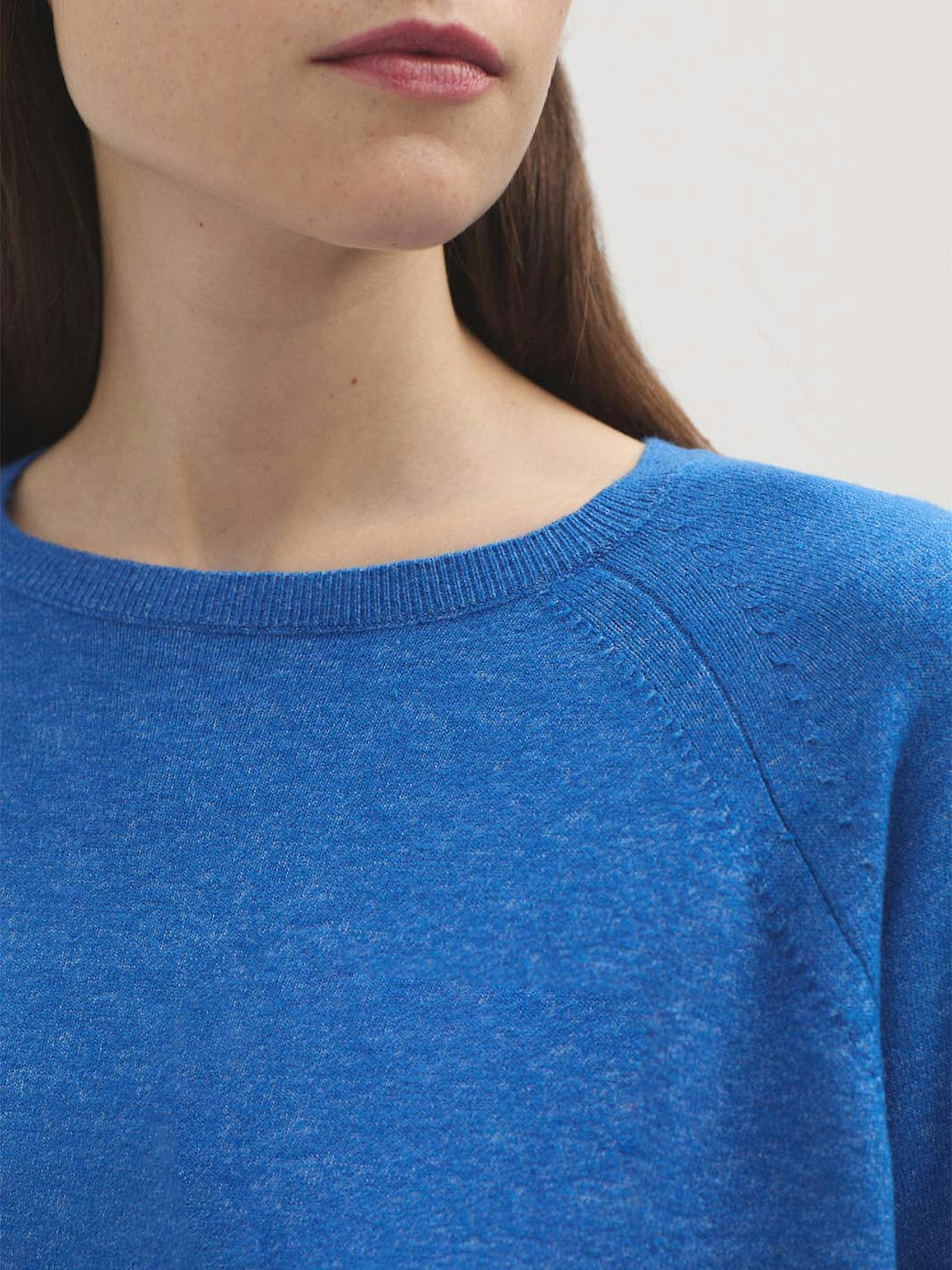 Raglan sleeve jumper