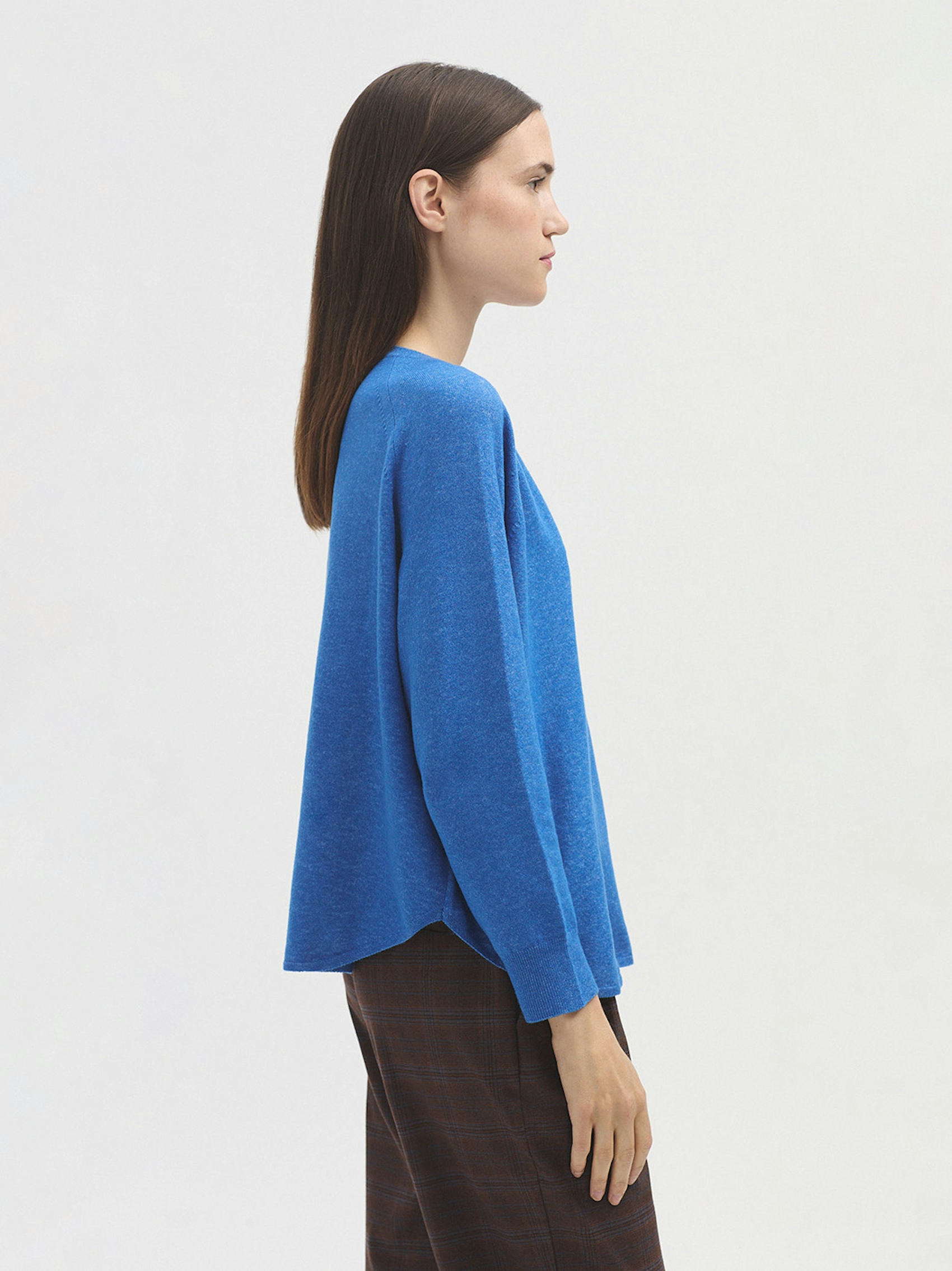 Raglan sleeve jumper