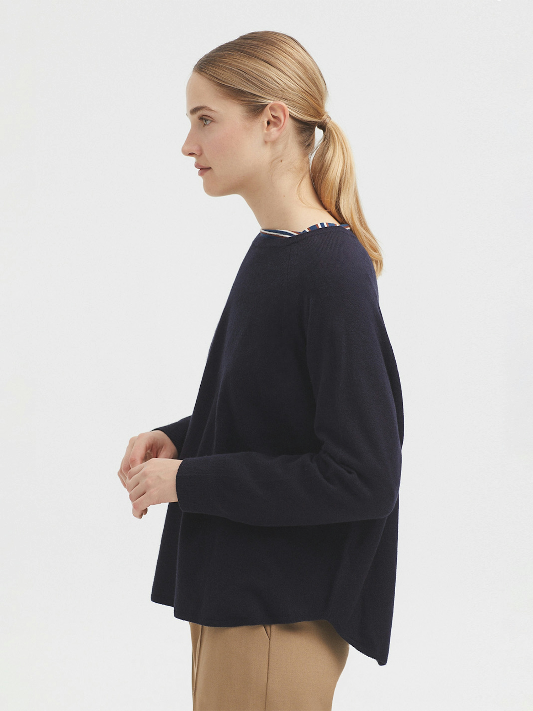 Raglan sleeve jumper