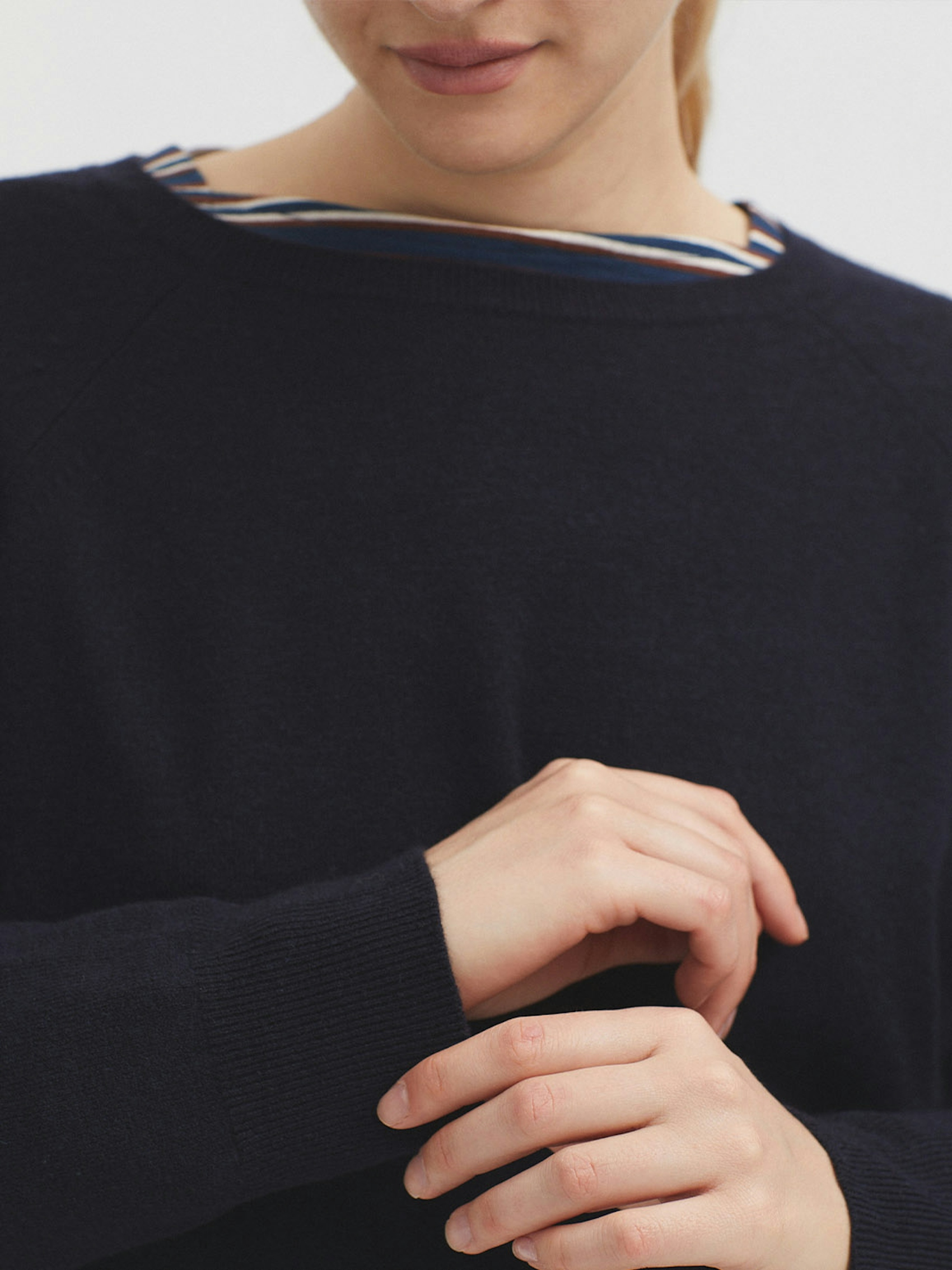 Raglan sleeve jumper