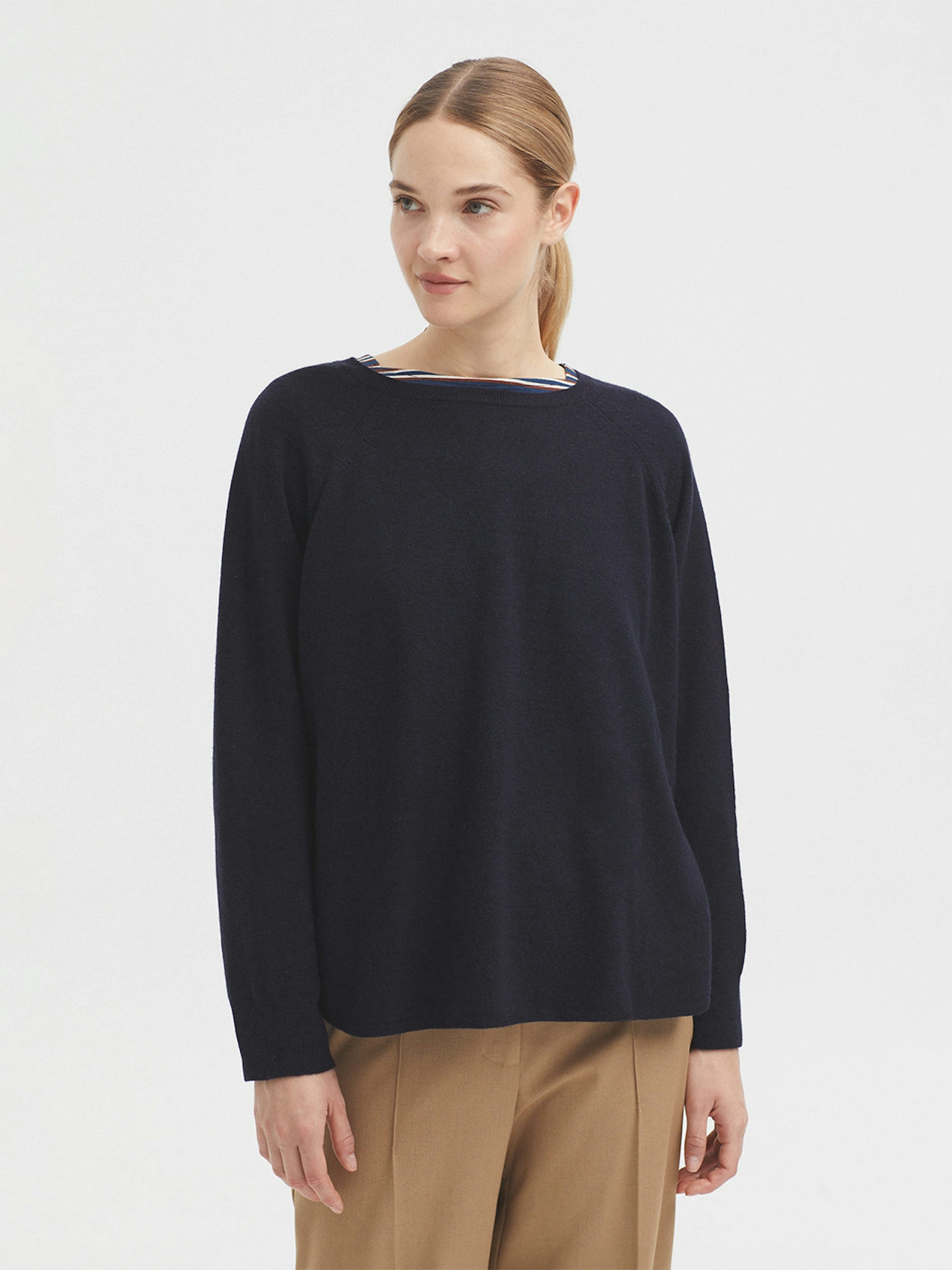 Raglan sleeve jumper