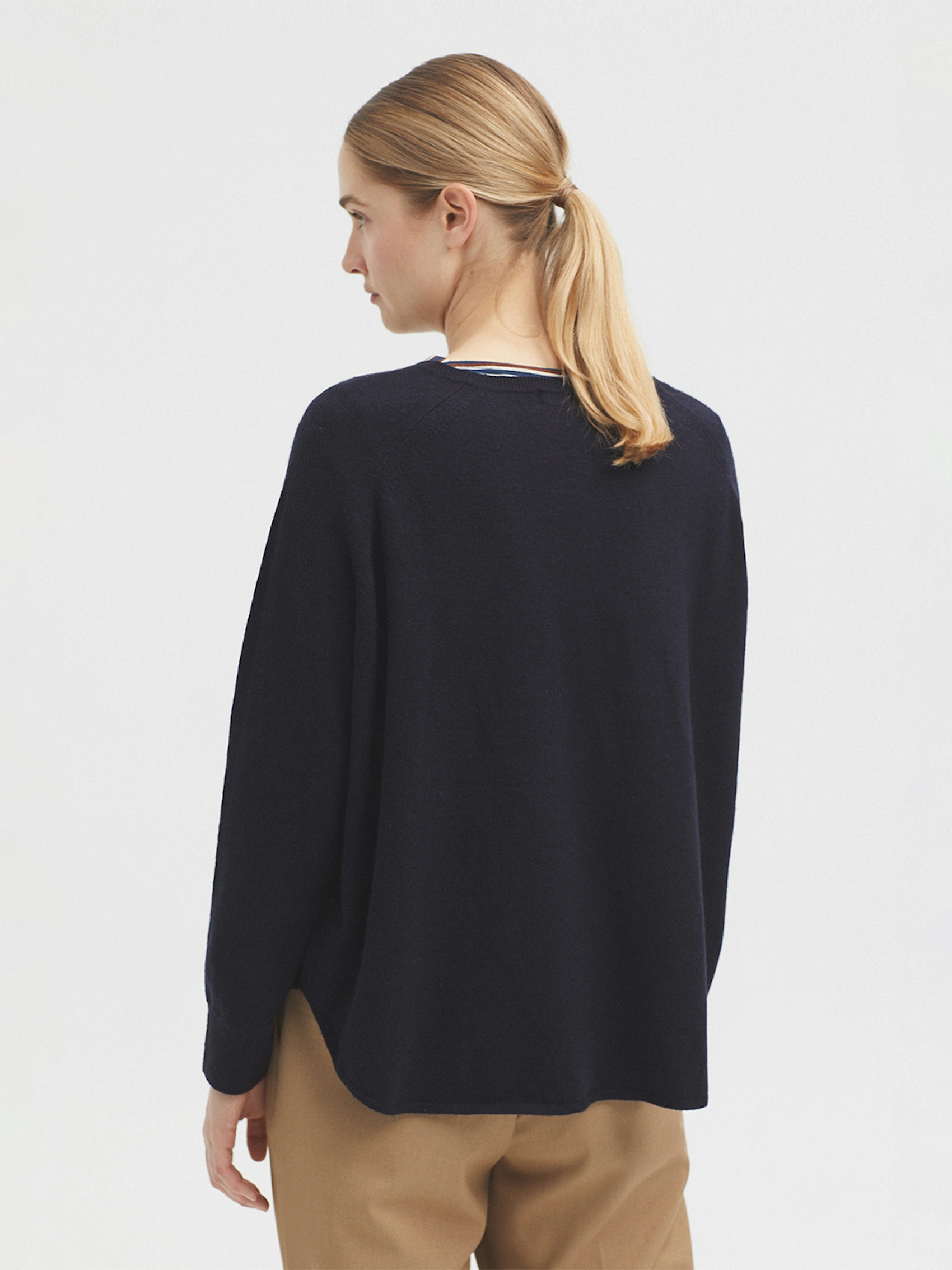 Raglan sleeve jumper