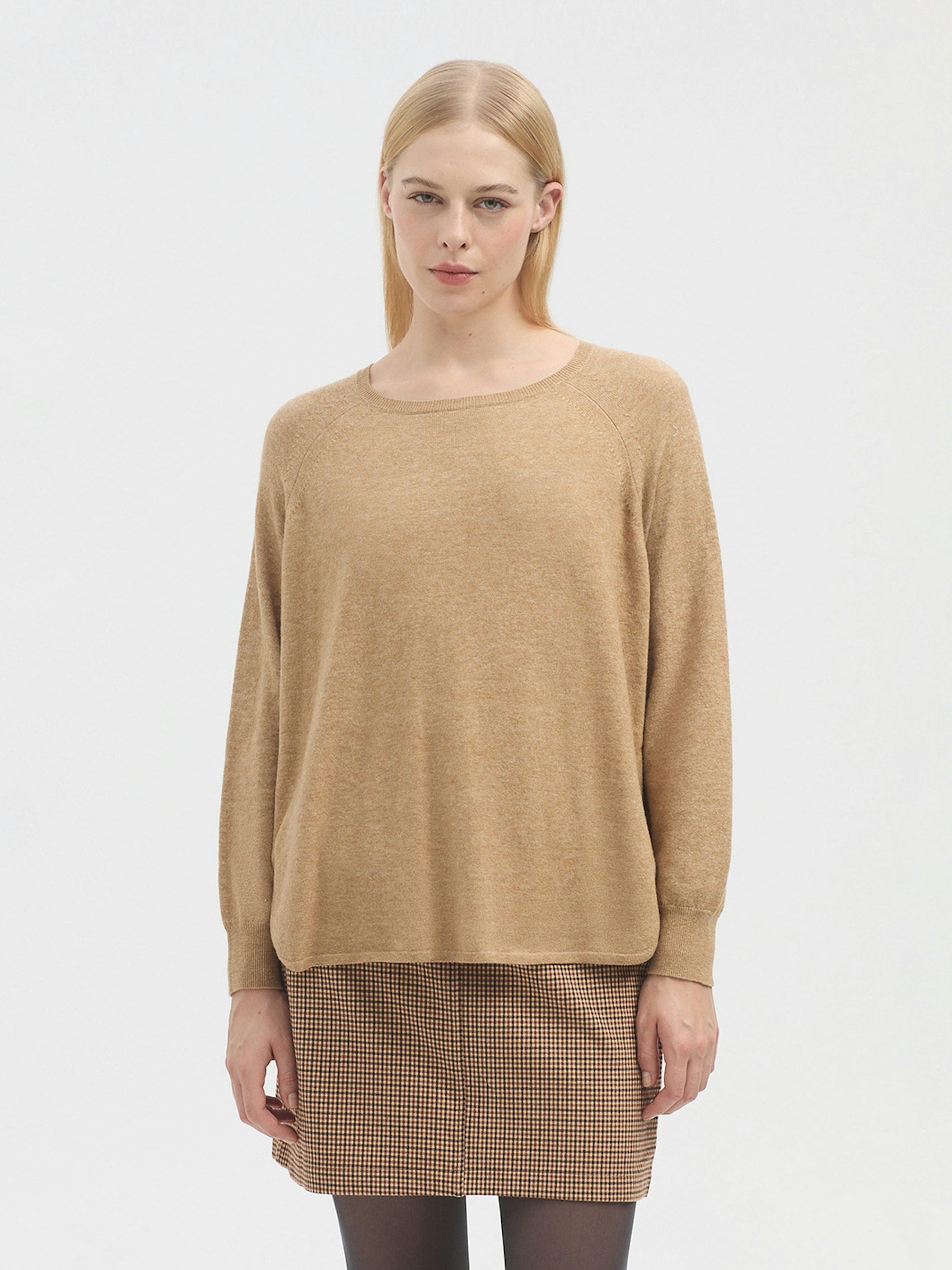 Raglan sleeve jumper