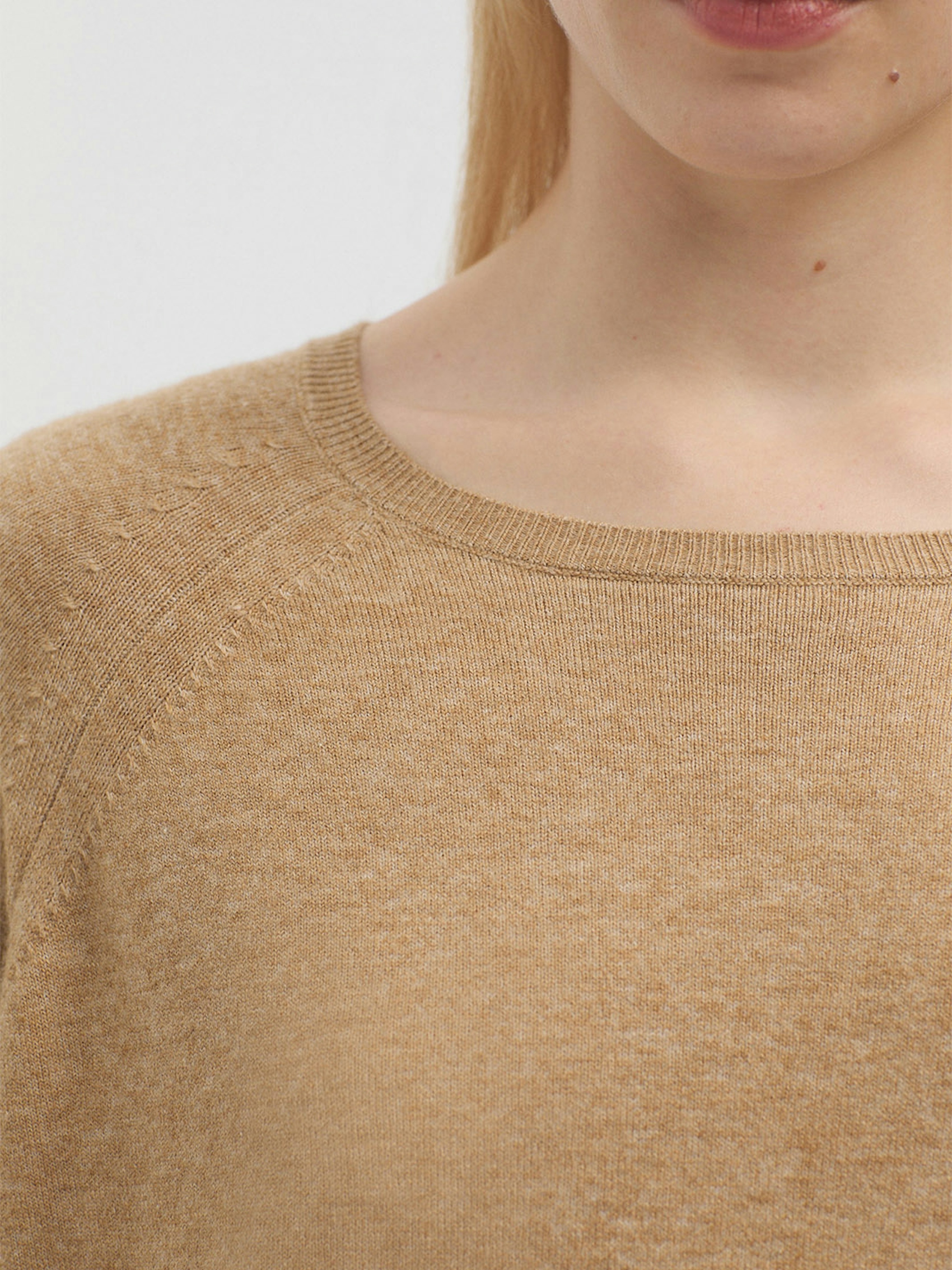 Raglan sleeve jumper