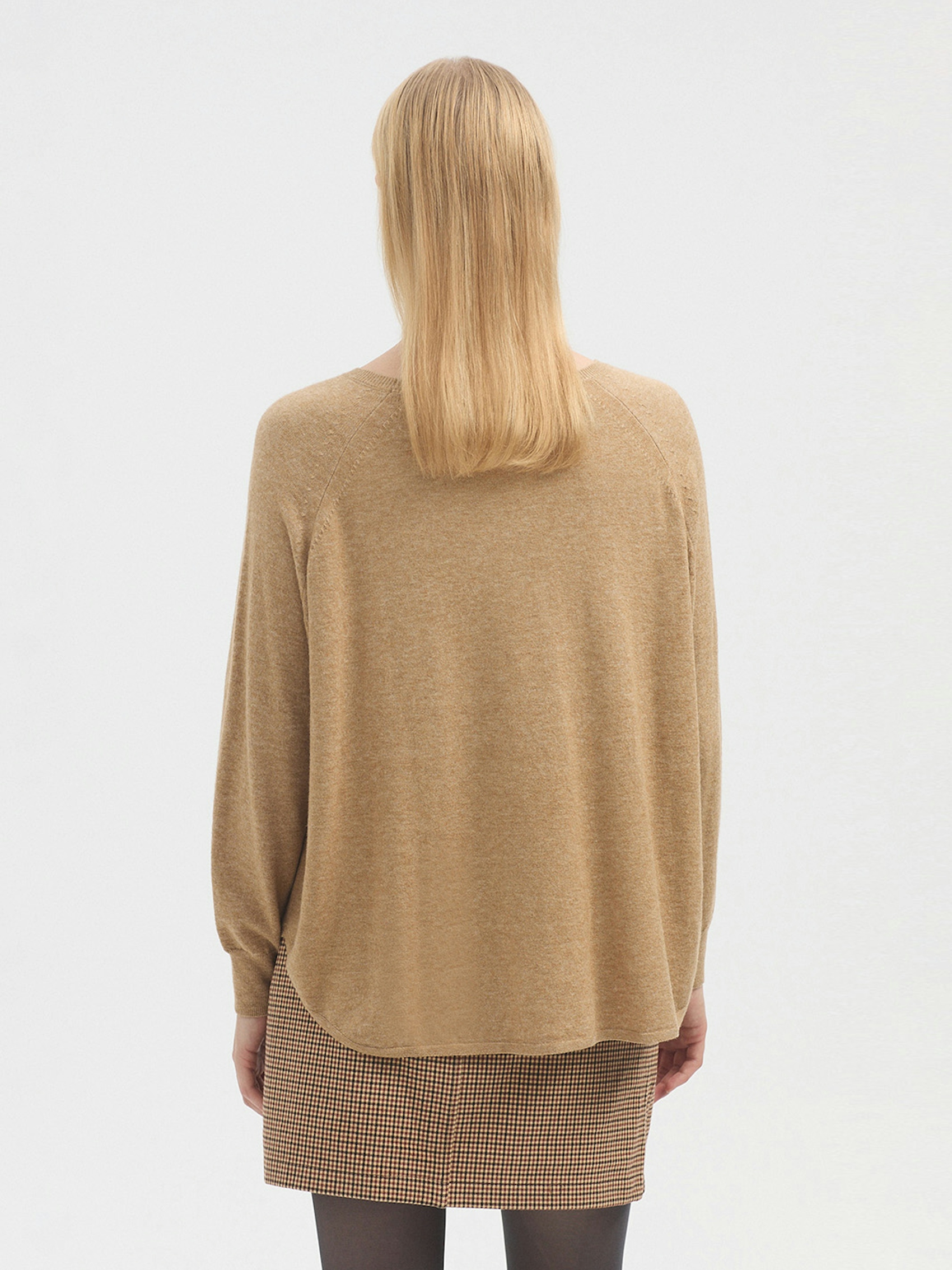 Raglan sleeve jumper