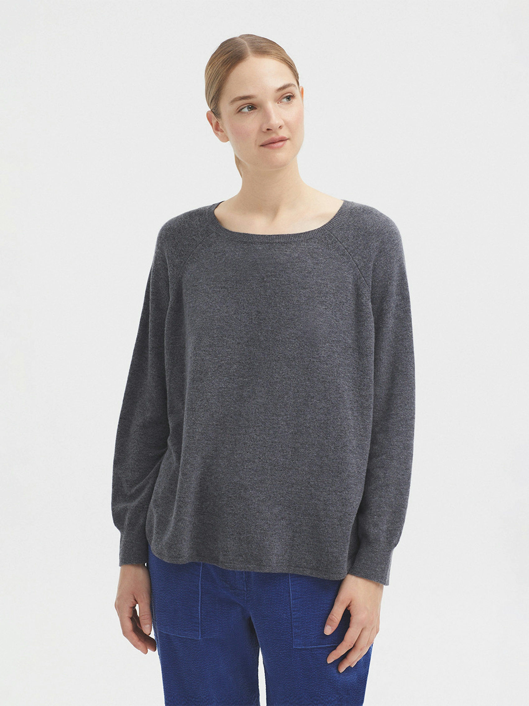 Raglan sleeve jumper