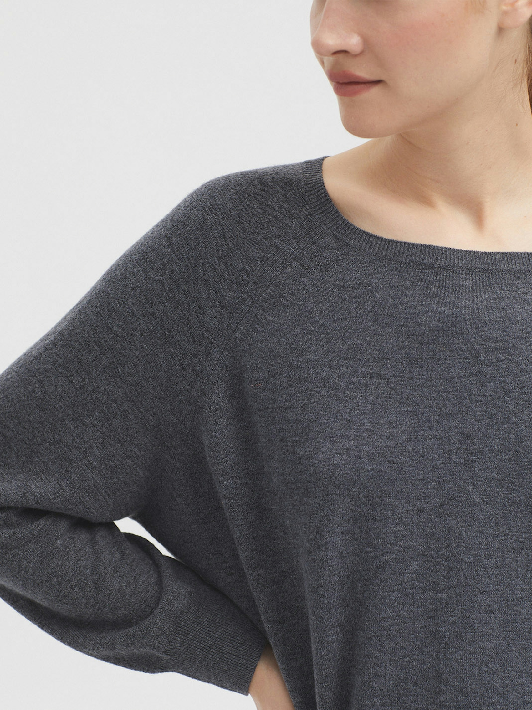 Raglan sleeve jumper