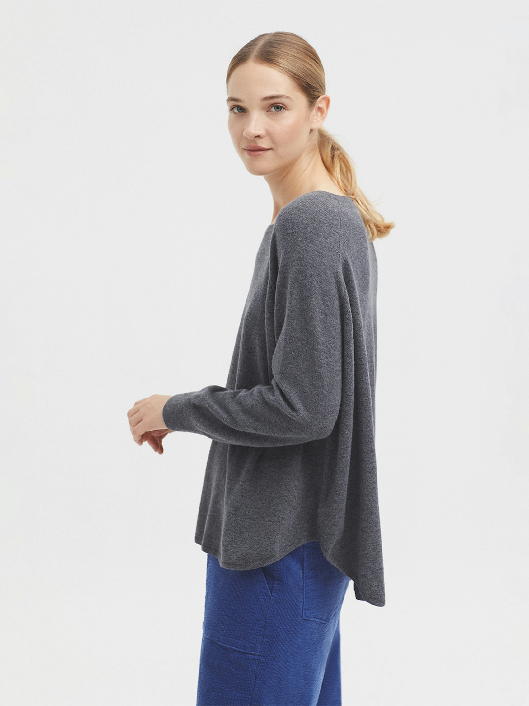 Raglan sleeve jumper