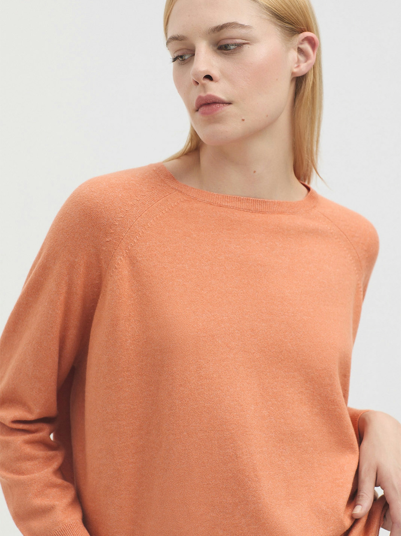Raglan sleeve jumper