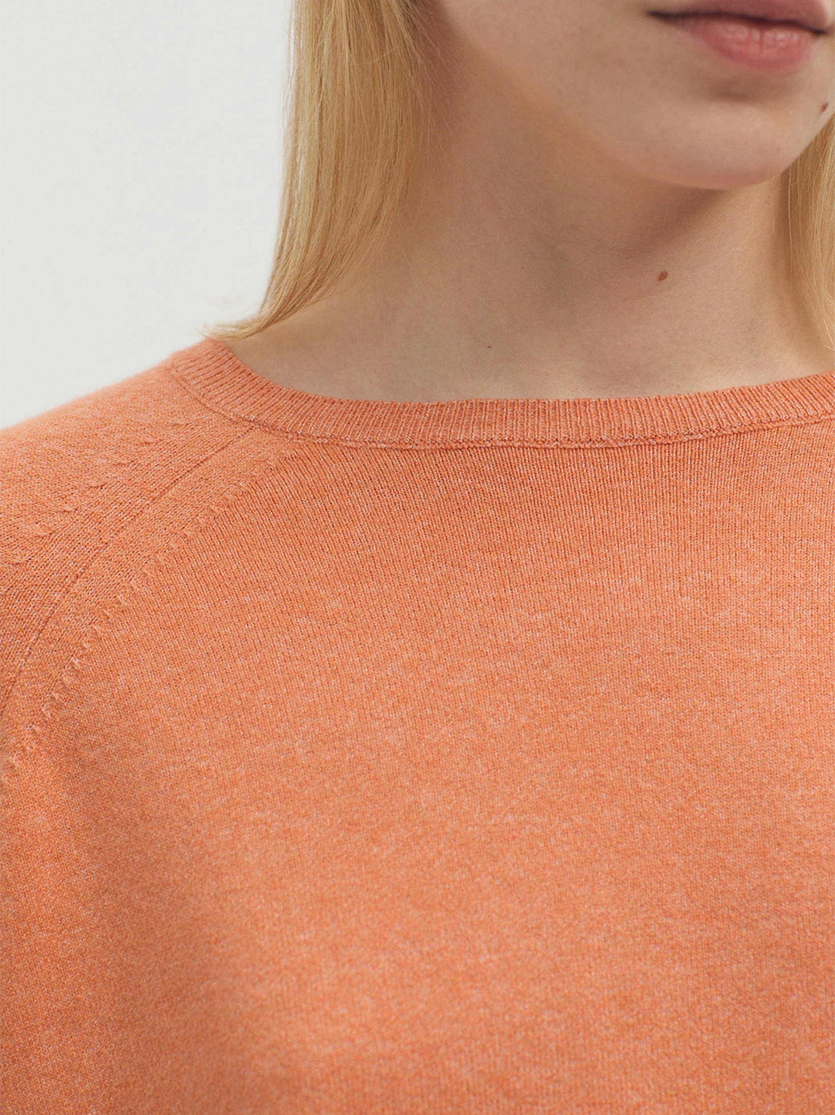 Raglan sleeve jumper