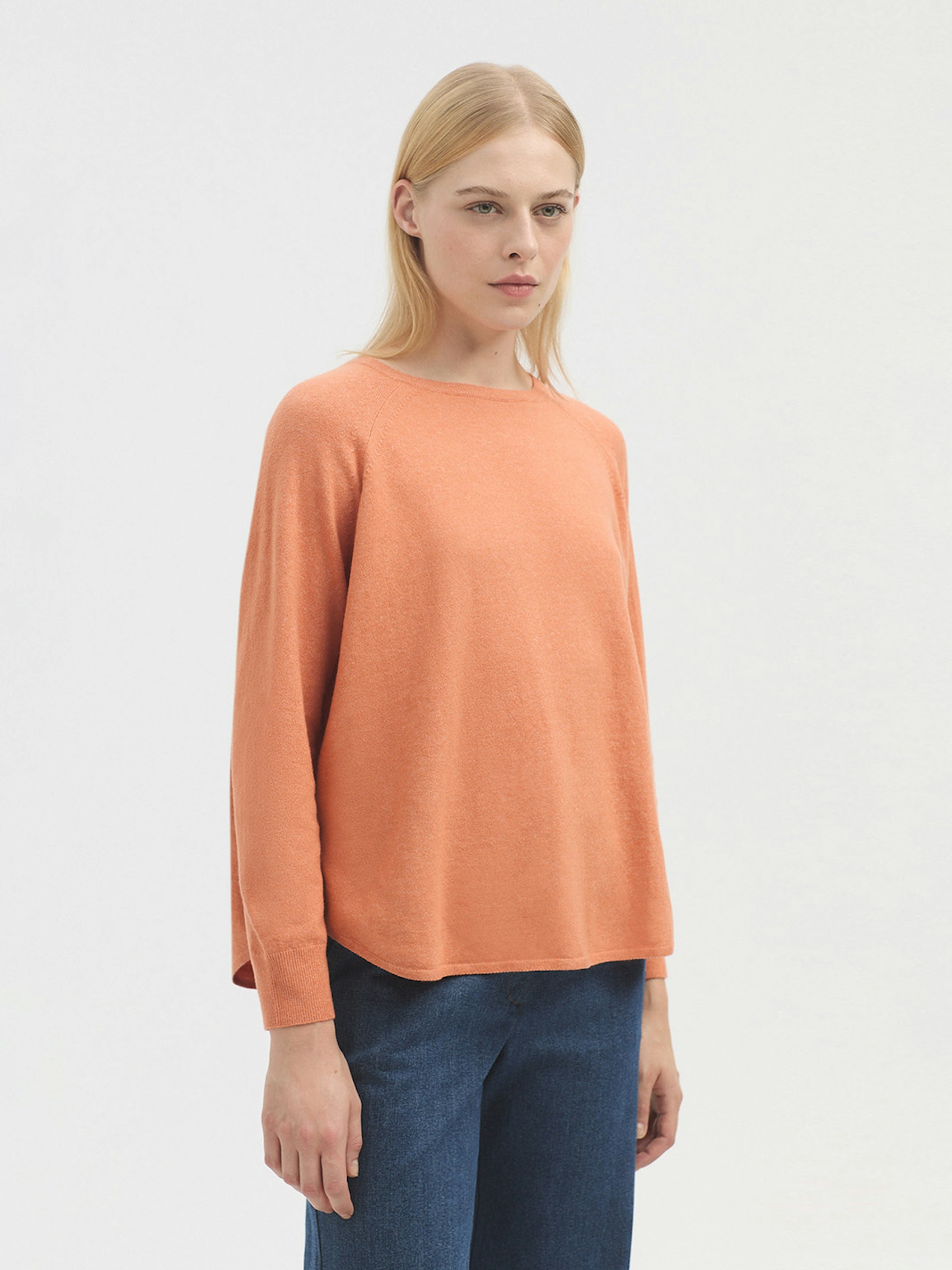 Raglan sleeve jumper