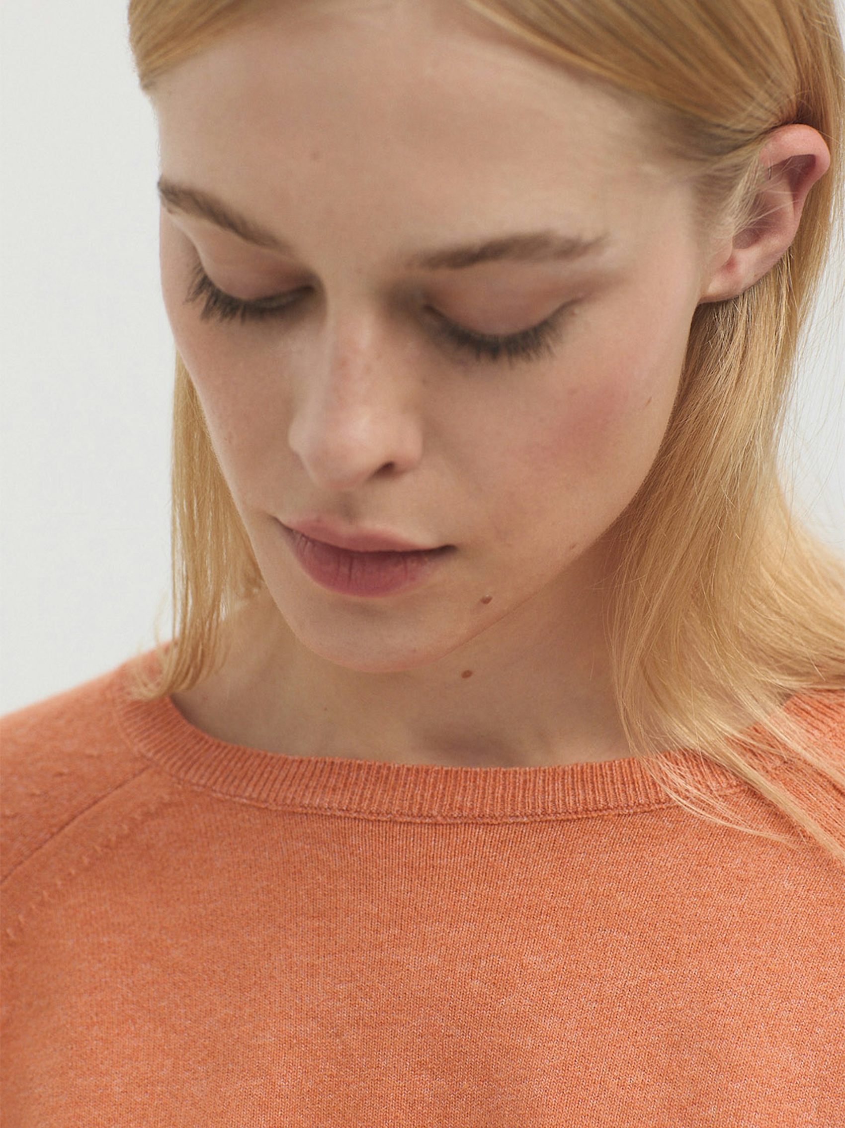 Raglan sleeve jumper