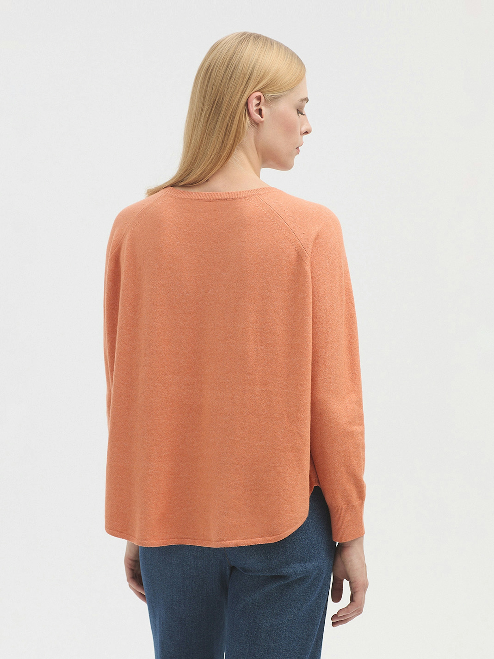 Raglan sleeve jumper