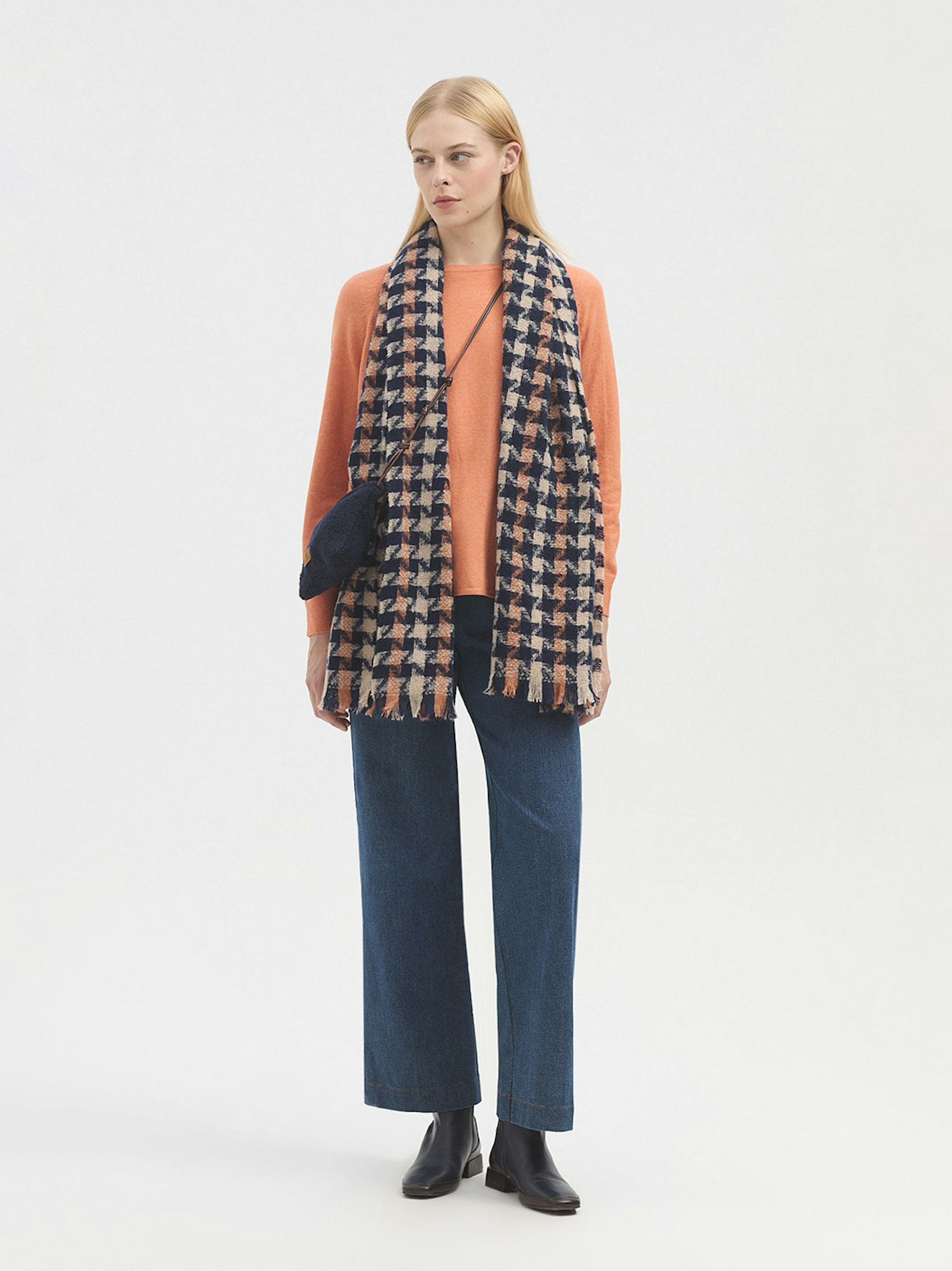 Raglan sleeve jumper