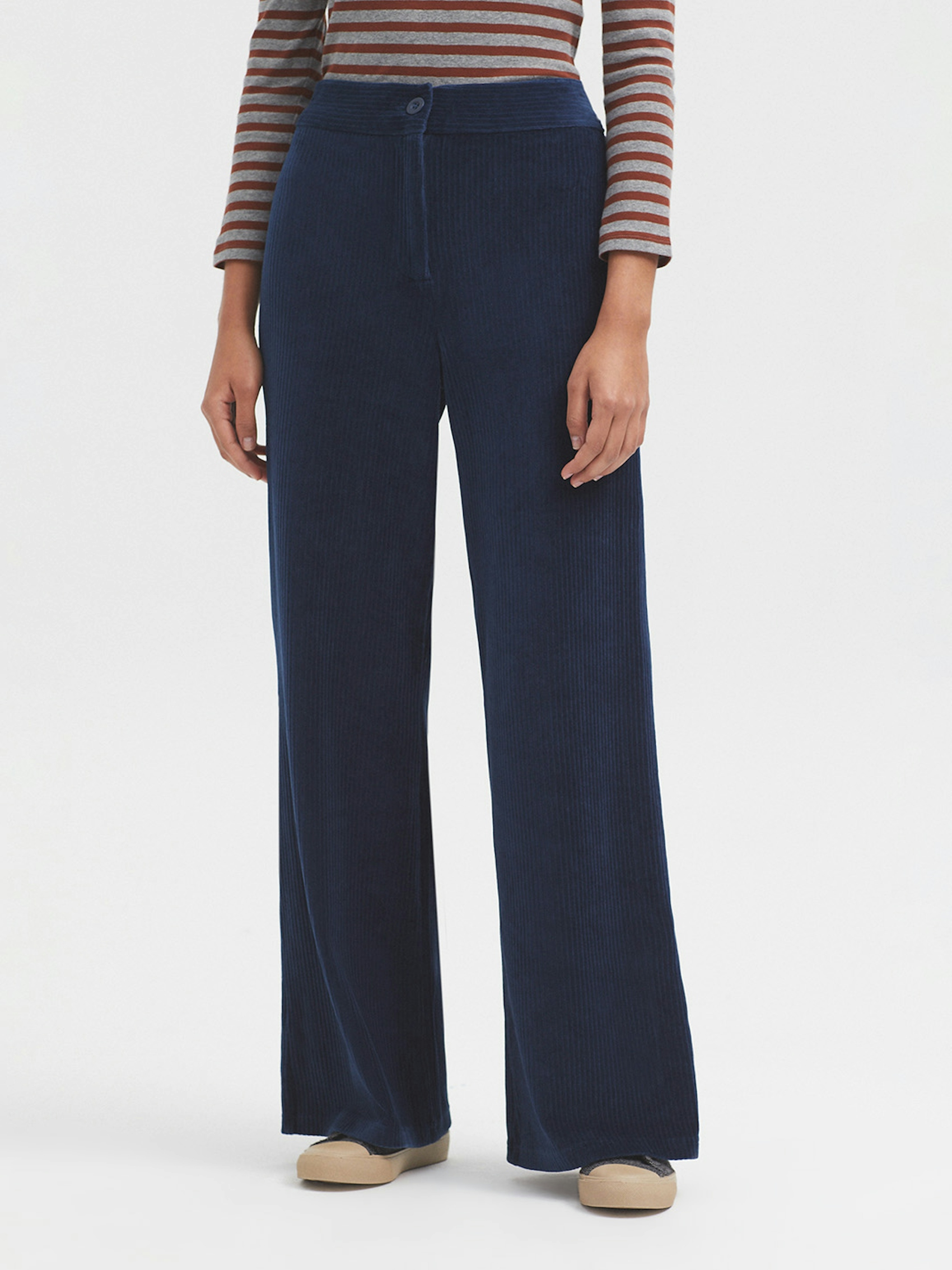 Stretch cord trousers