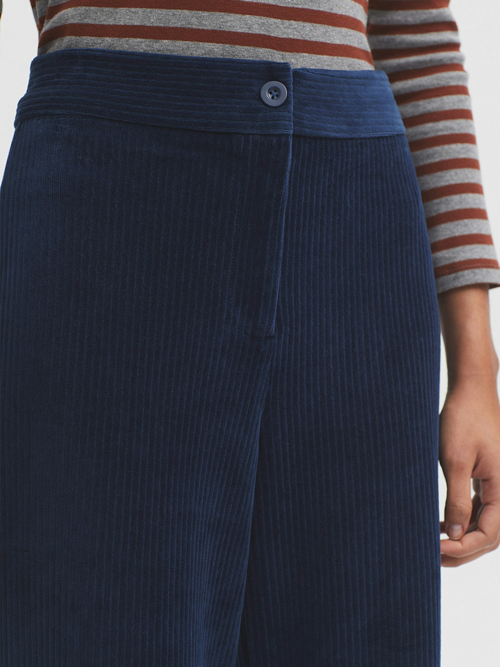 Stretch cord trousers
