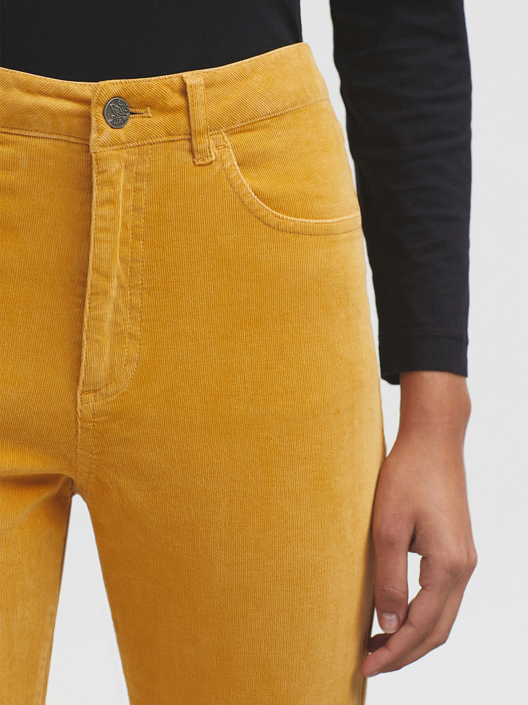 Pantalón pitillo micropana