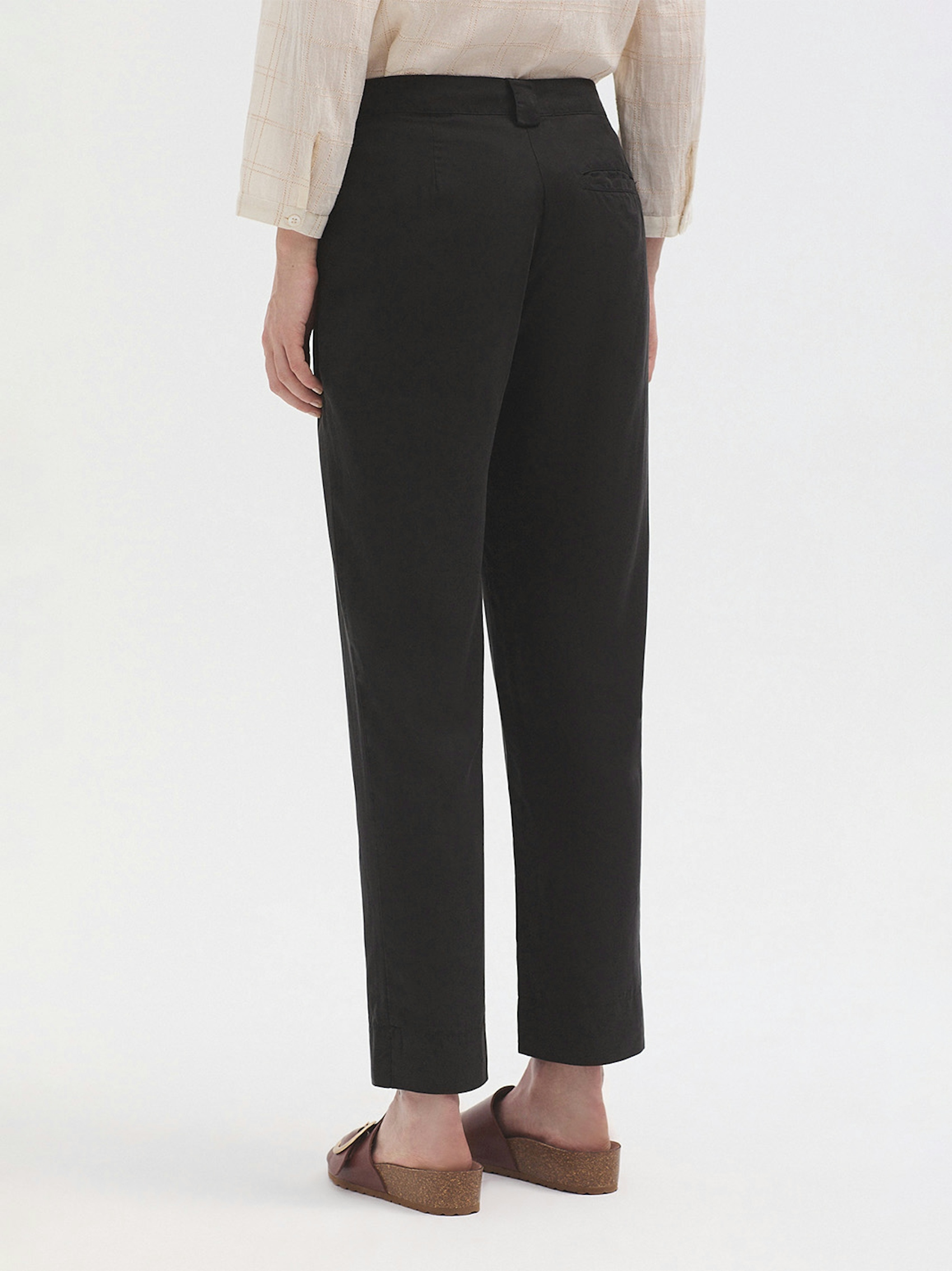 Pantalón tencel straight fit