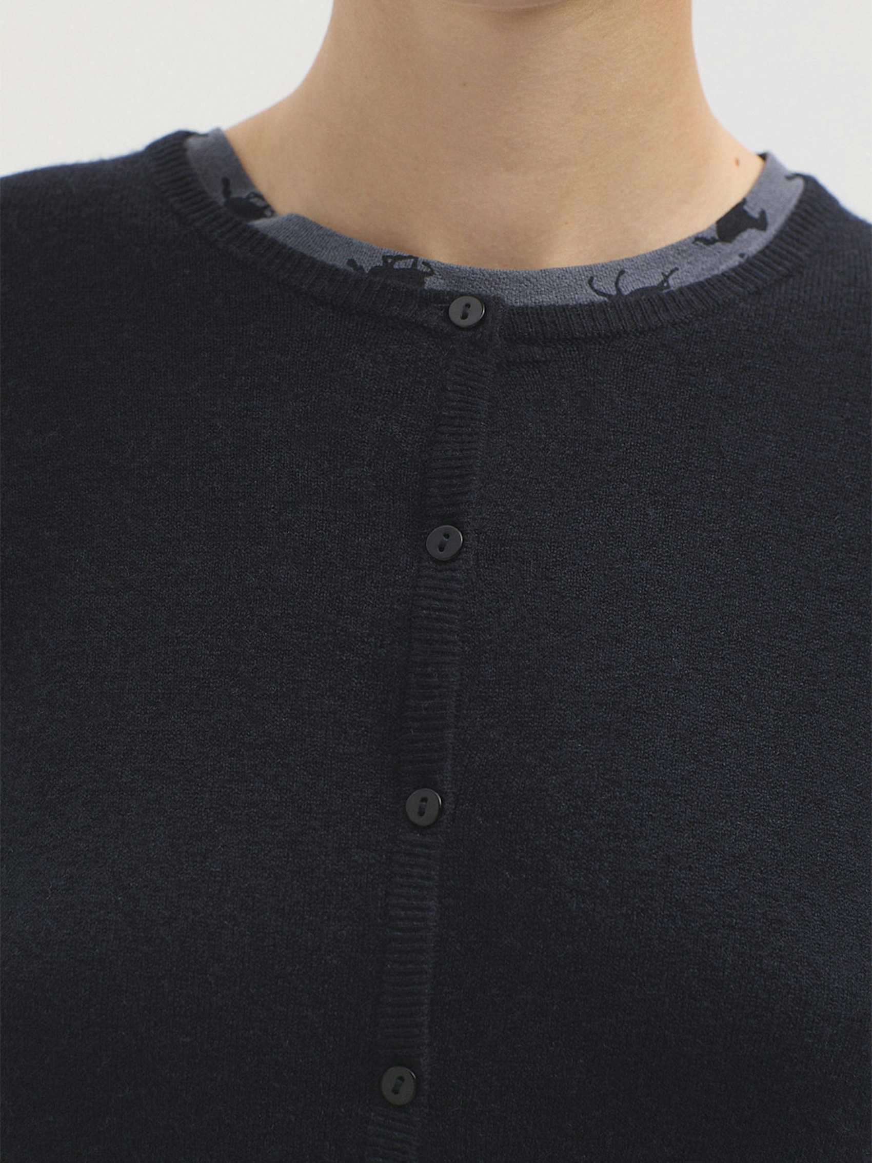 Short cardigan