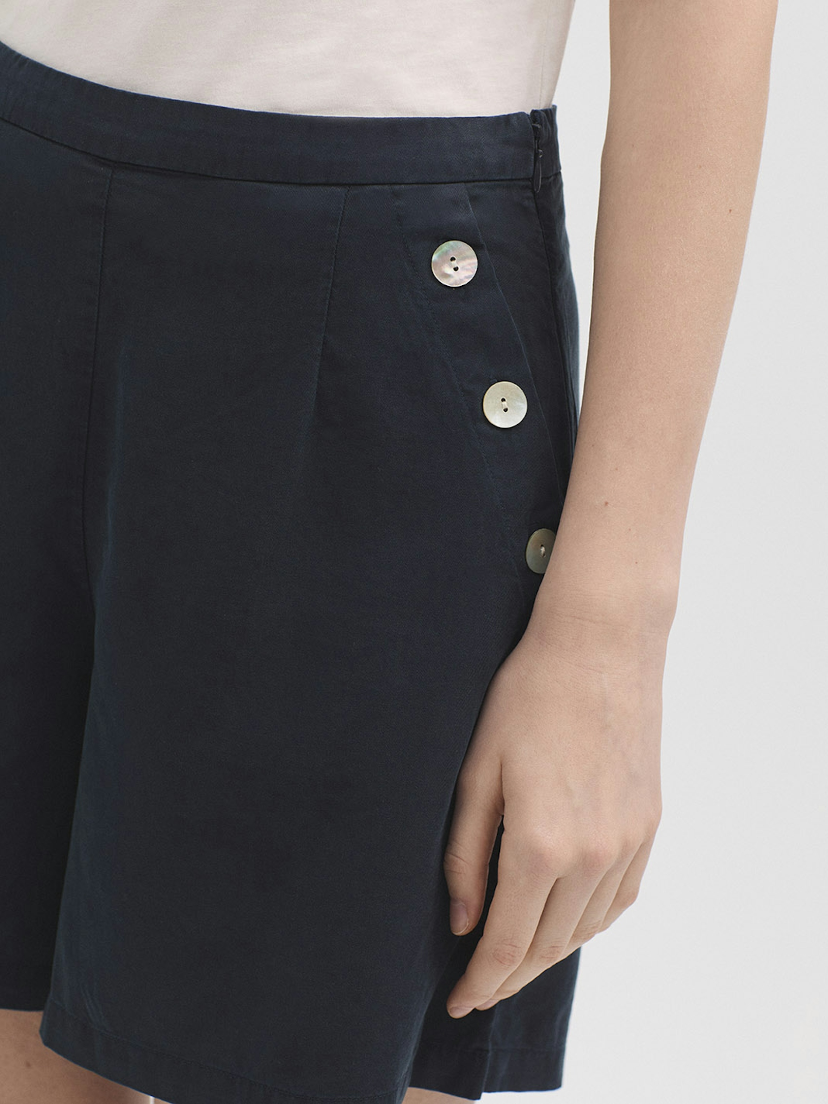 Button Tencel shorts