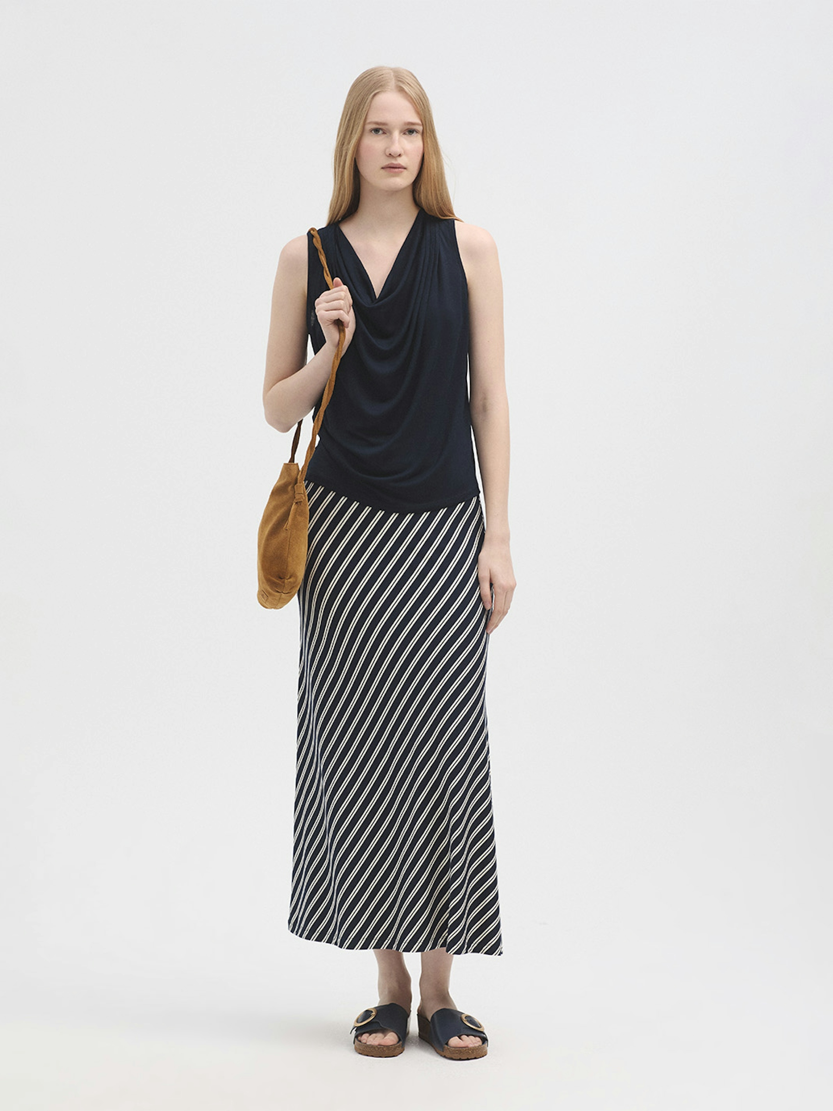 Top scollo drappeggio