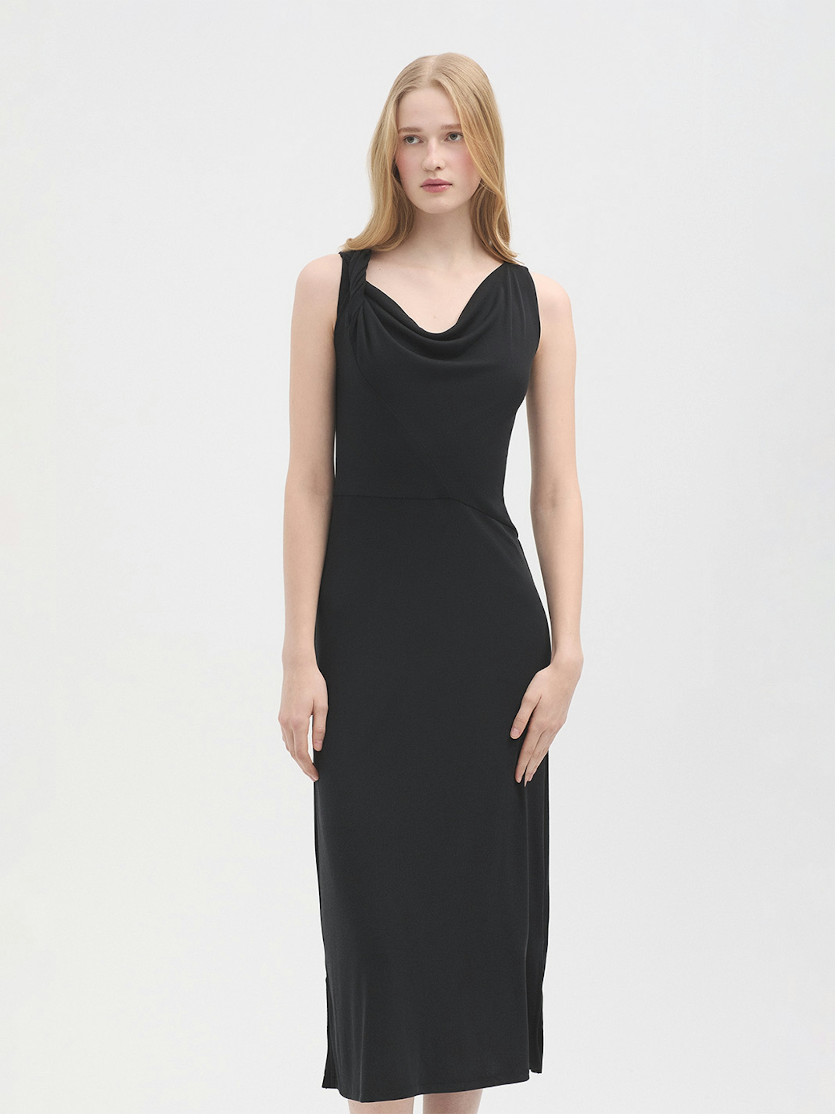 Vestido tirante nudo drapeado