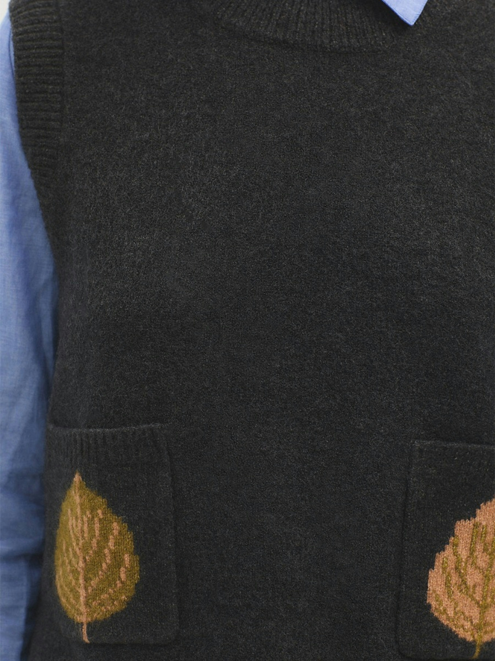 Leaf intarsia vest